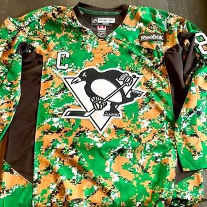 Reebok “Camo Print” Sydney Crosby authentic stitched jersey!!!